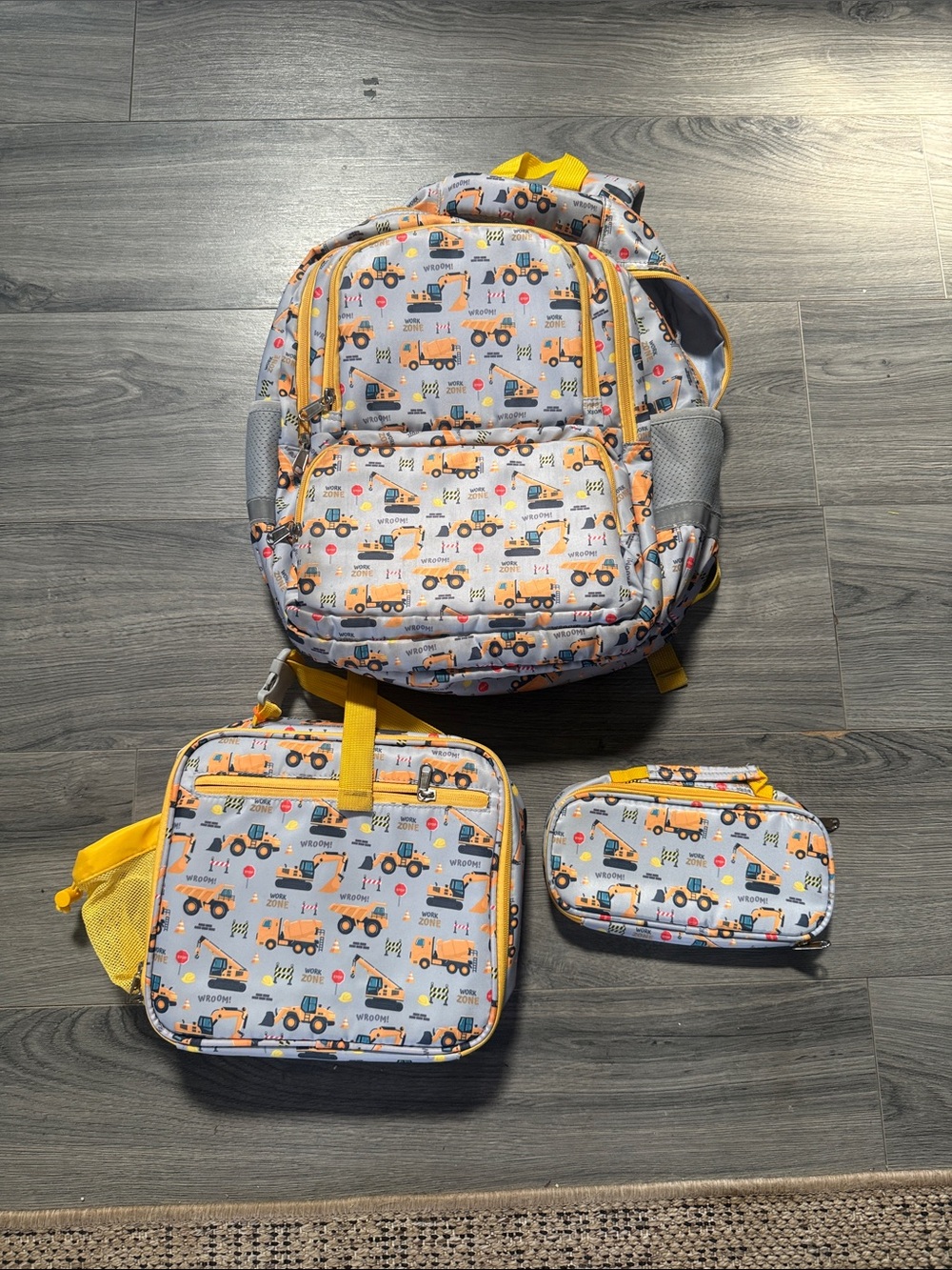 The Fimibuke 3-piece construction backpack set
